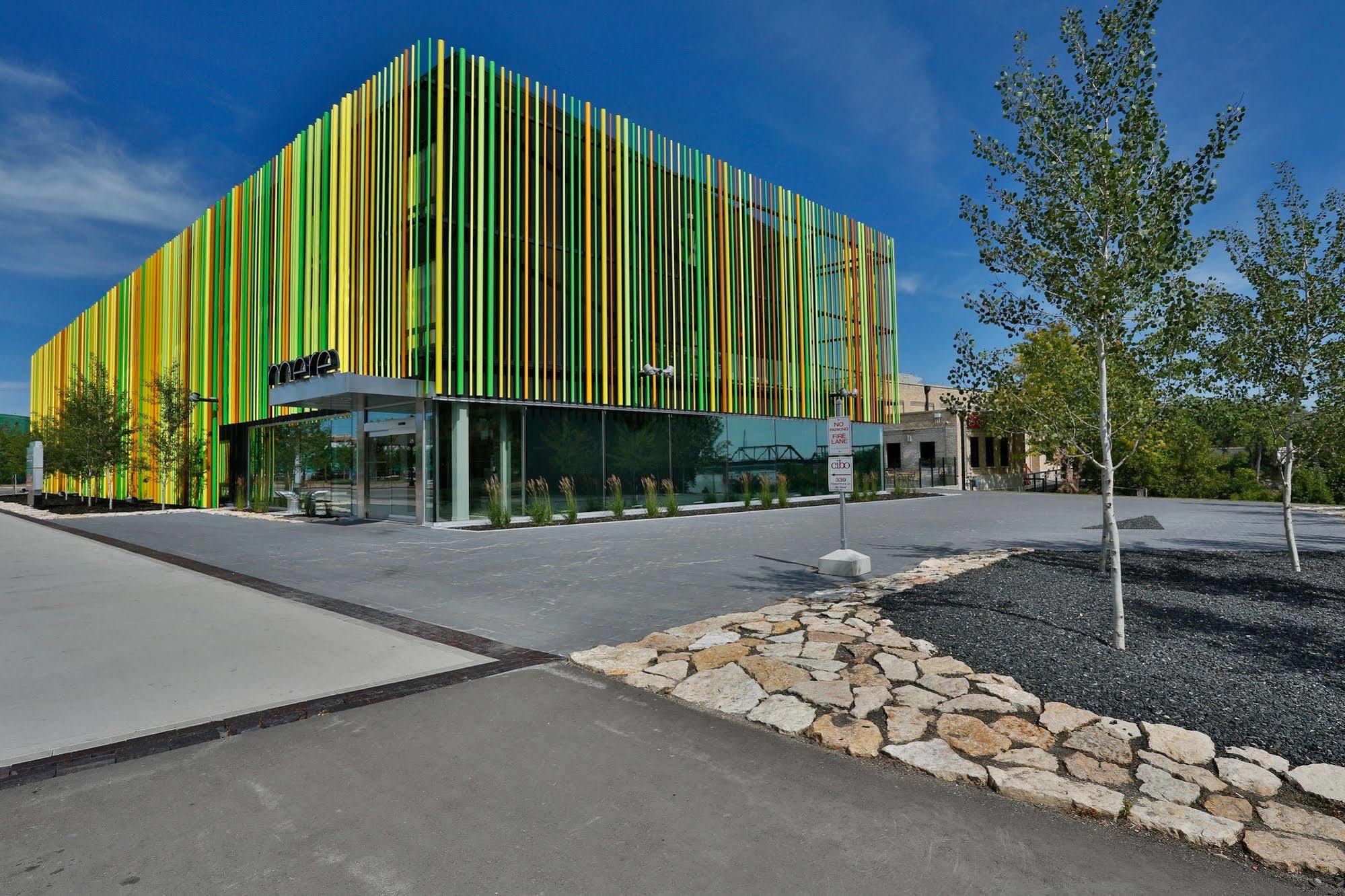 Mere Hotel Уинипег Екстериор снимка