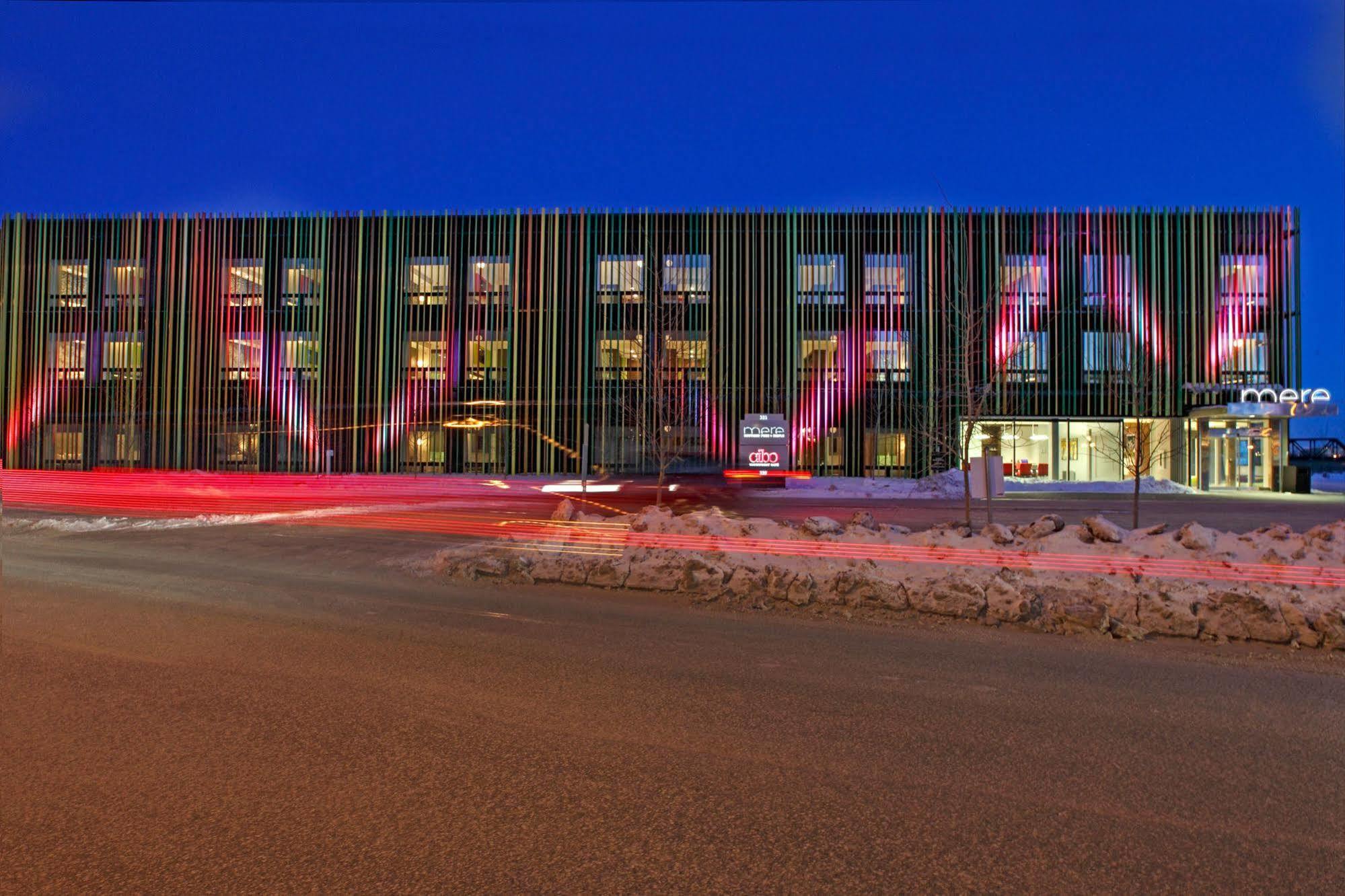 Mere Hotel Уинипег Екстериор снимка