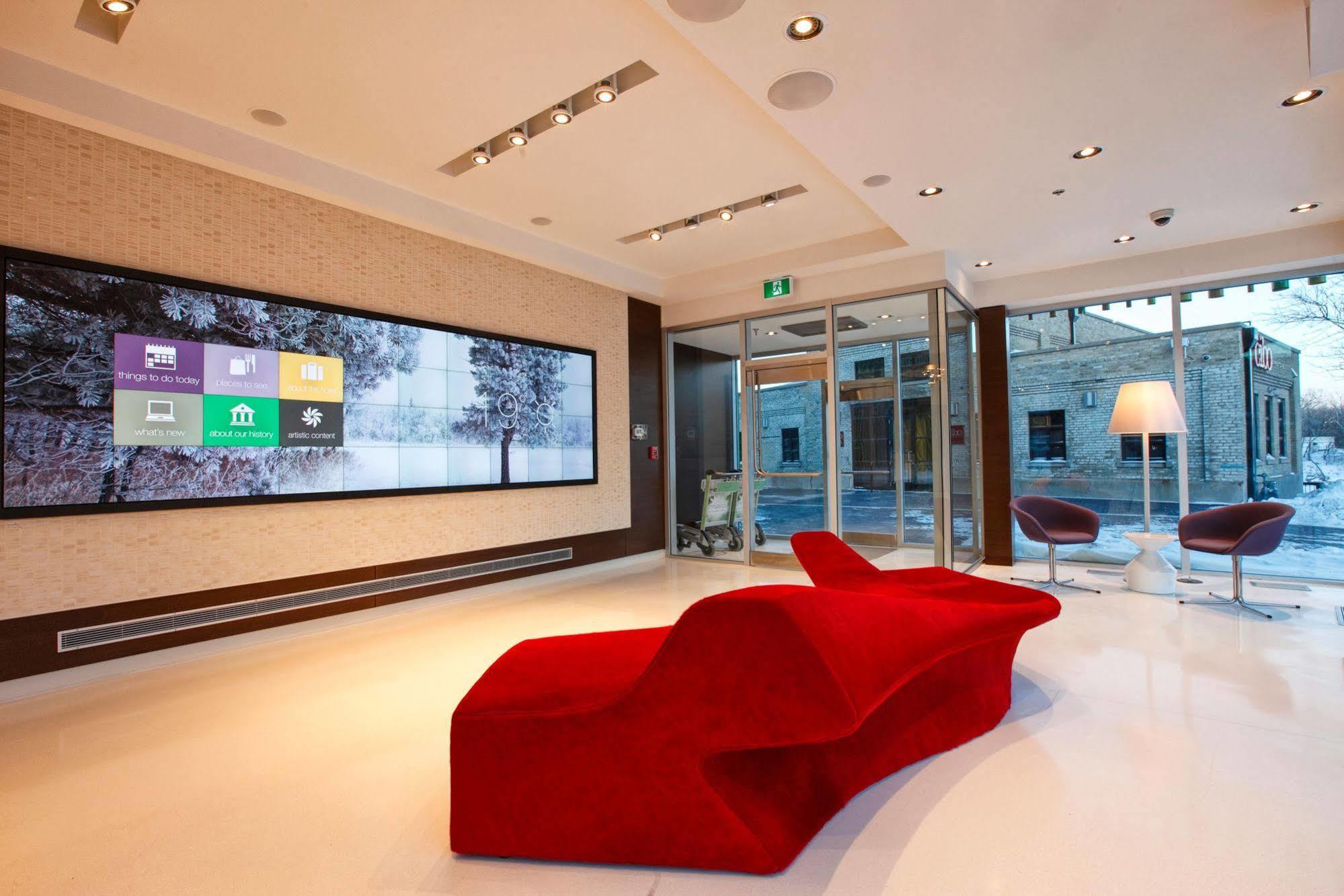 Mere Hotel Уинипег Екстериор снимка