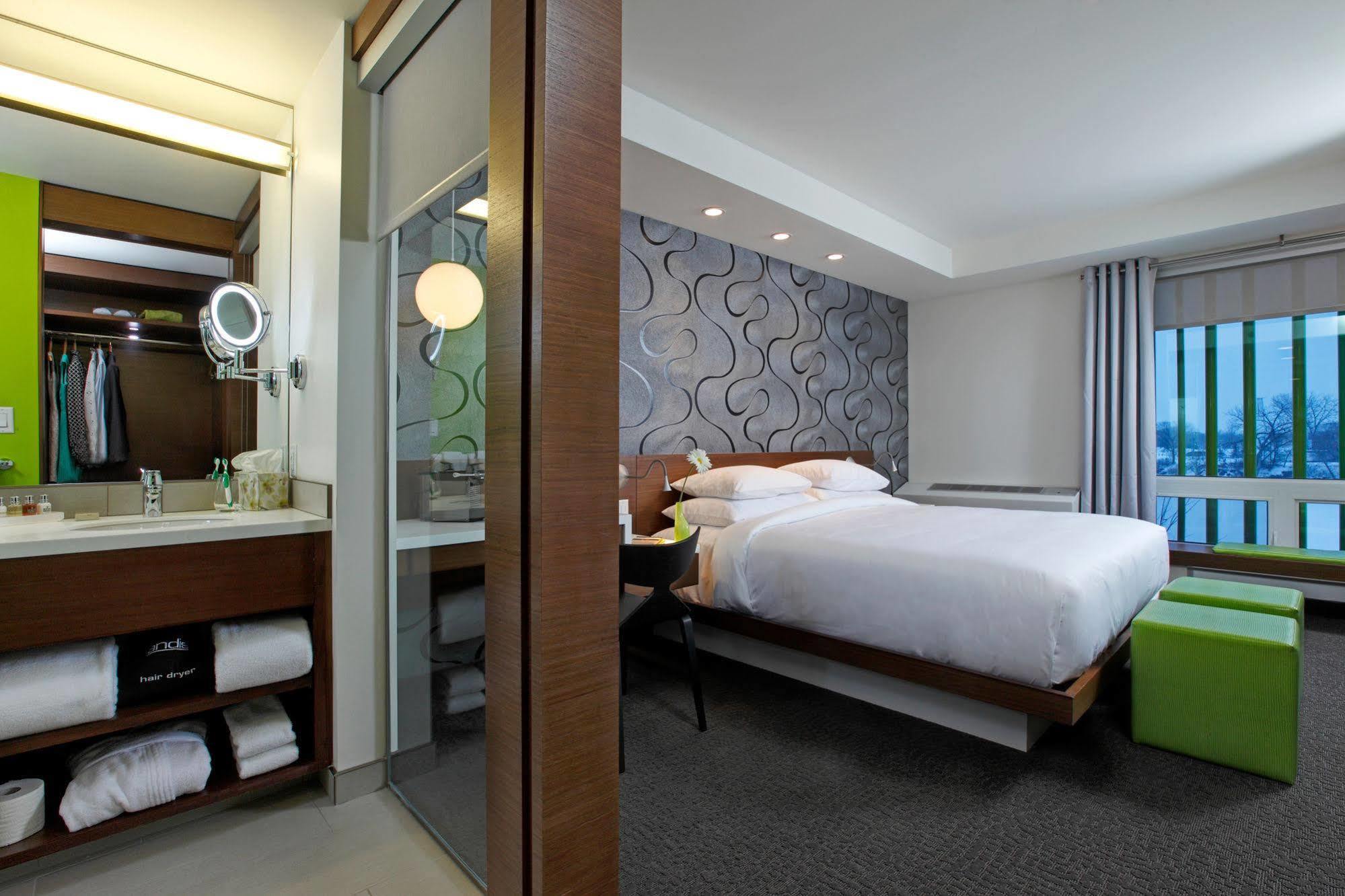 Mere Hotel Уинипег Екстериор снимка