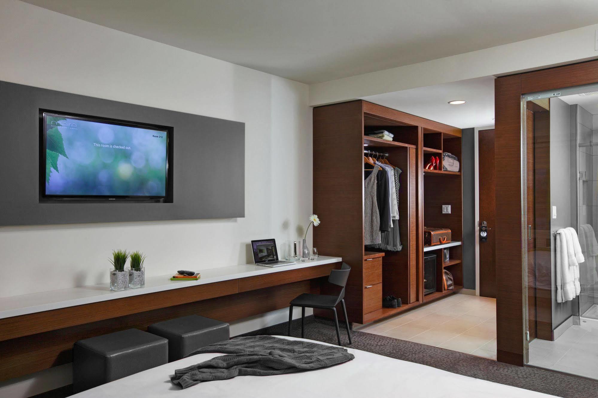 Mere Hotel Уинипег Екстериор снимка