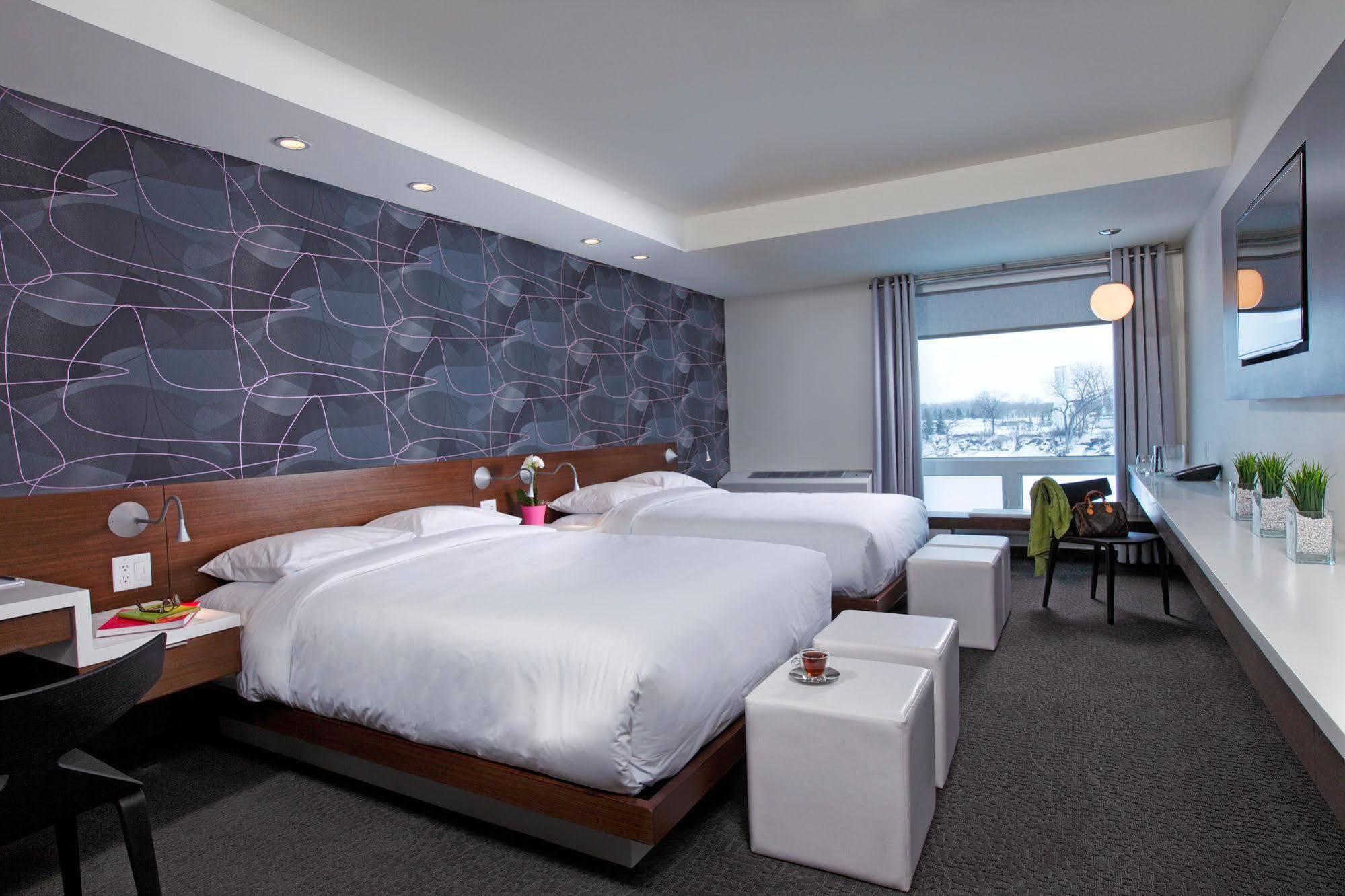 Mere Hotel Уинипег Екстериор снимка