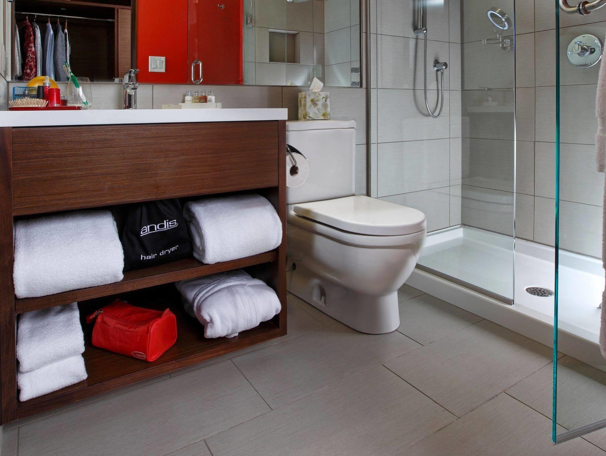 Mere Hotel Уинипег Екстериор снимка